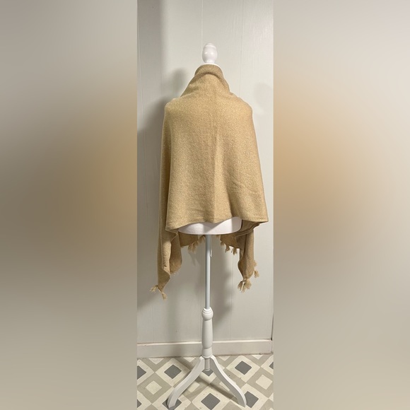 Shoulder wrap. Gold sparkle flecks with fringe. Smoke free home. Clean like new - Picture 2 of 5